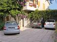 Parking lot Jelsa, Hvar, Parking lot 5691 - Apartments near sea with pebble beach.