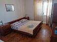 Jelsa, Bedroom 2 in the apartment, (pet friendly) and WiFi.