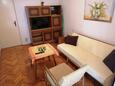 Jelsa, Living room in the apartment, (pet friendly) and WiFi.