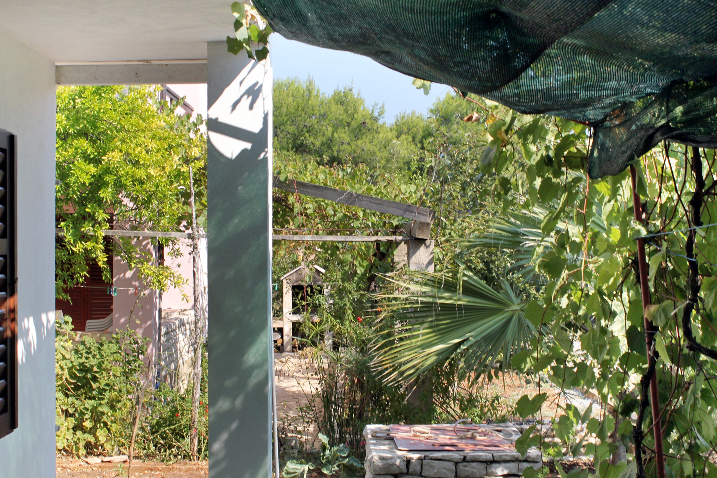 Three bedroom apartment near beach Basina, Hvar  A-a
