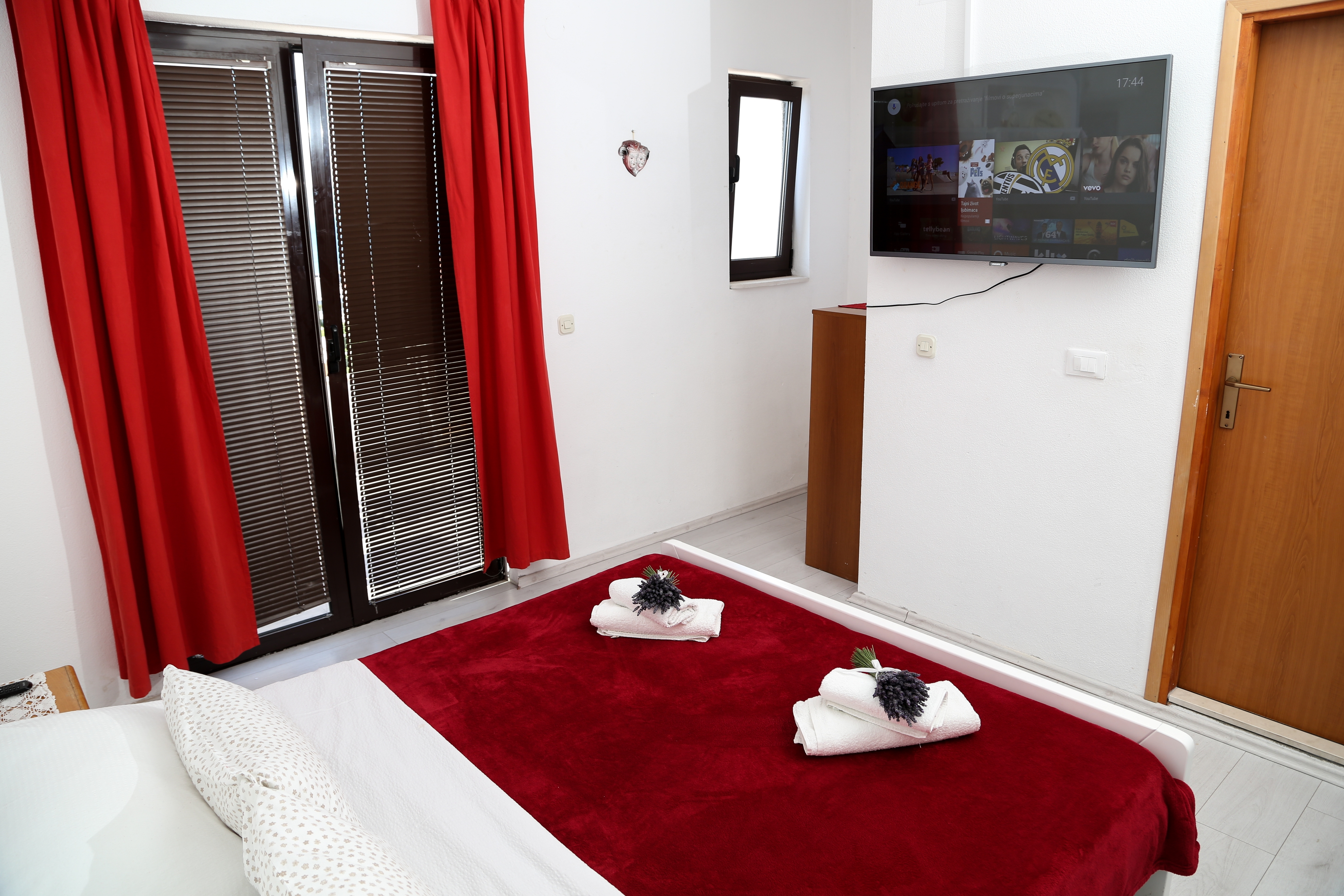 Three bedroom apartment with terrace and sea view Jelsa, Hvar  A-b