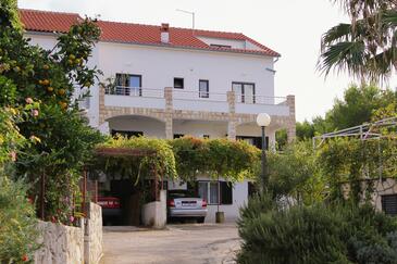 Jelsa, Hvar, Object 5703 - Appartementen with sandy beach.