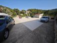 Prapatna, Hvar, Parking lot 5704 - Apartments near sea with pebble beach.