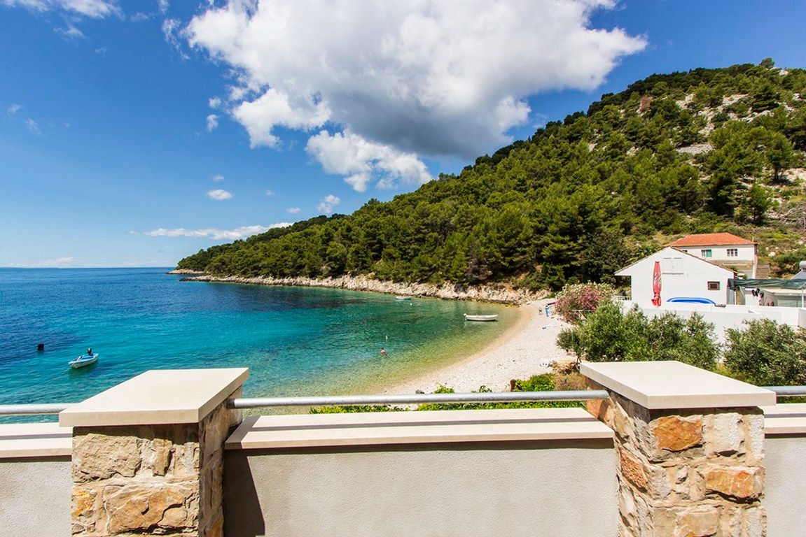 Two bedroom apartment near beach Cove Skozanje, Hvar  A-a