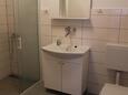 Koupelna Korčula, Koupelna v ubytování typu apartment, domácí mazlíčci povoleni a WiFi.
