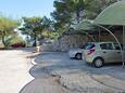 Parking lot Jelsa, Hvar, Parking lot 5723 - Apartments near sea with pebble beach.