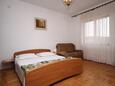 Bedroom Jelsa, Bedroom in the studio-apartment, WiFi.
