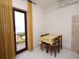 Dining room Jelsa, Dining room in the studio-apartment, air condition available and WiFi.