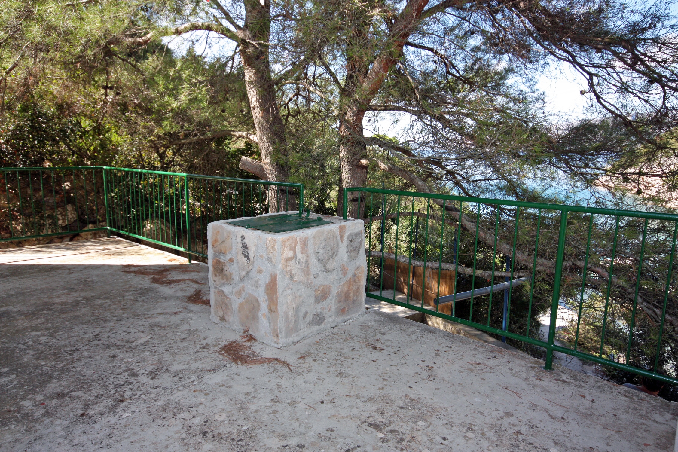 Three bedroom apartment near beach Cove Tatinja, Hvar  A-c