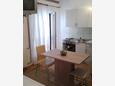 Stari Grad, Eetkamer in the studio-apartment, (pet friendly) en WiFi.