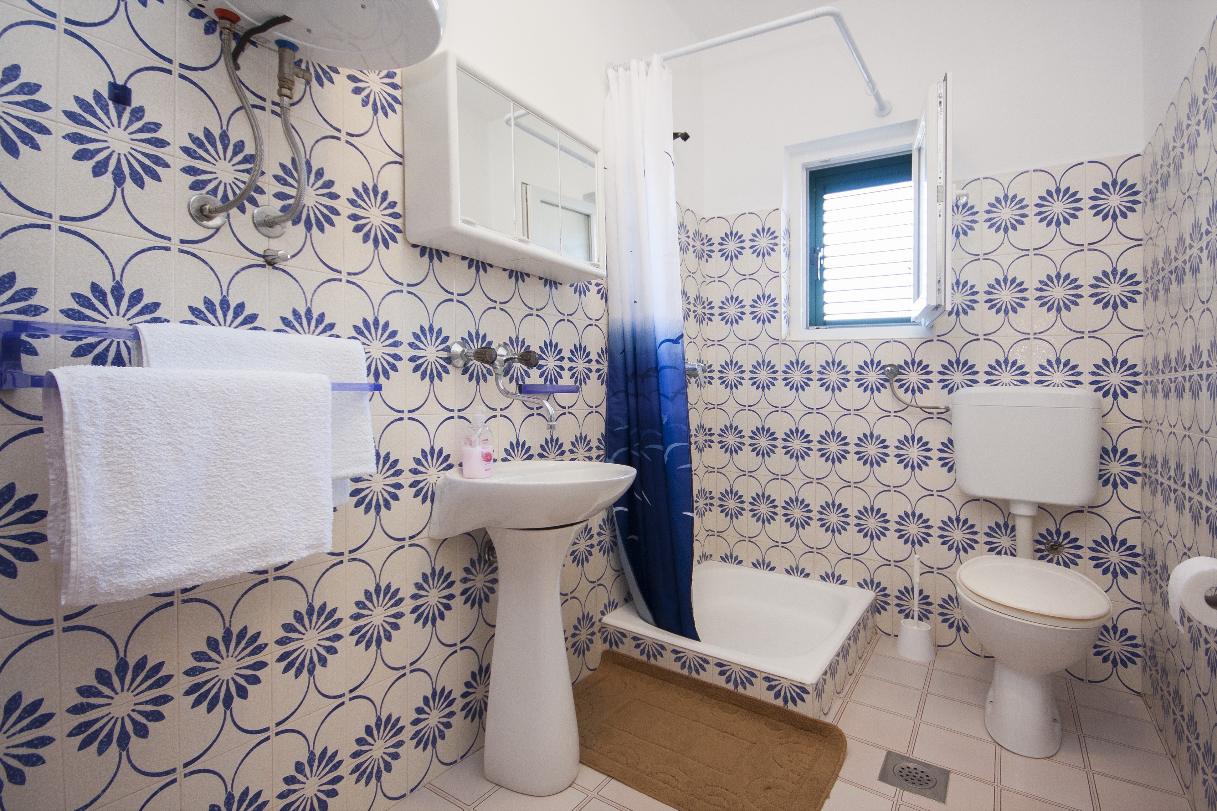 Comfortable and spacious apartment with terrace and sea view Brodarica, Šibenik  A-a