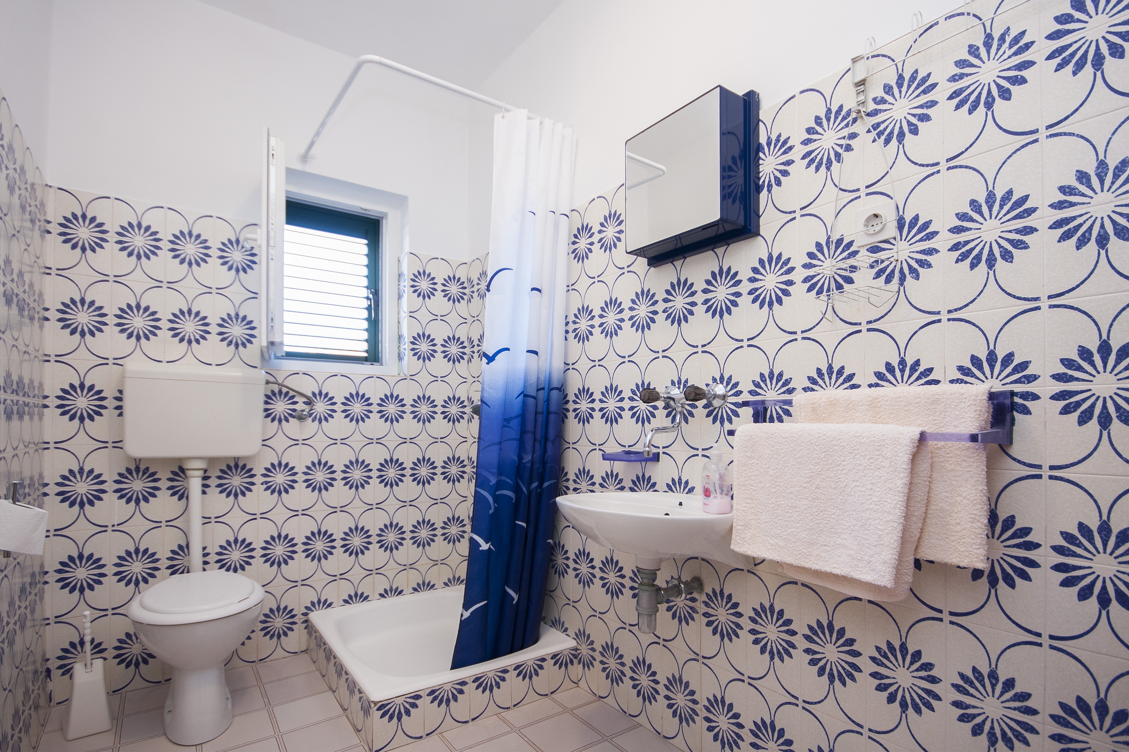 Comfortable and spacious apartment with terrace and sea view Brodarica, Šibenik  A-a