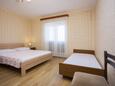 Dormitorio 1 Brodarica, Dormitorio 1 in the apartment, (pet friendly) y WiFi.
