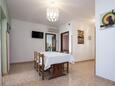 Dining room Brodarica, Dining room in the apartment, air condition available, (pet friendly) and WiFi.