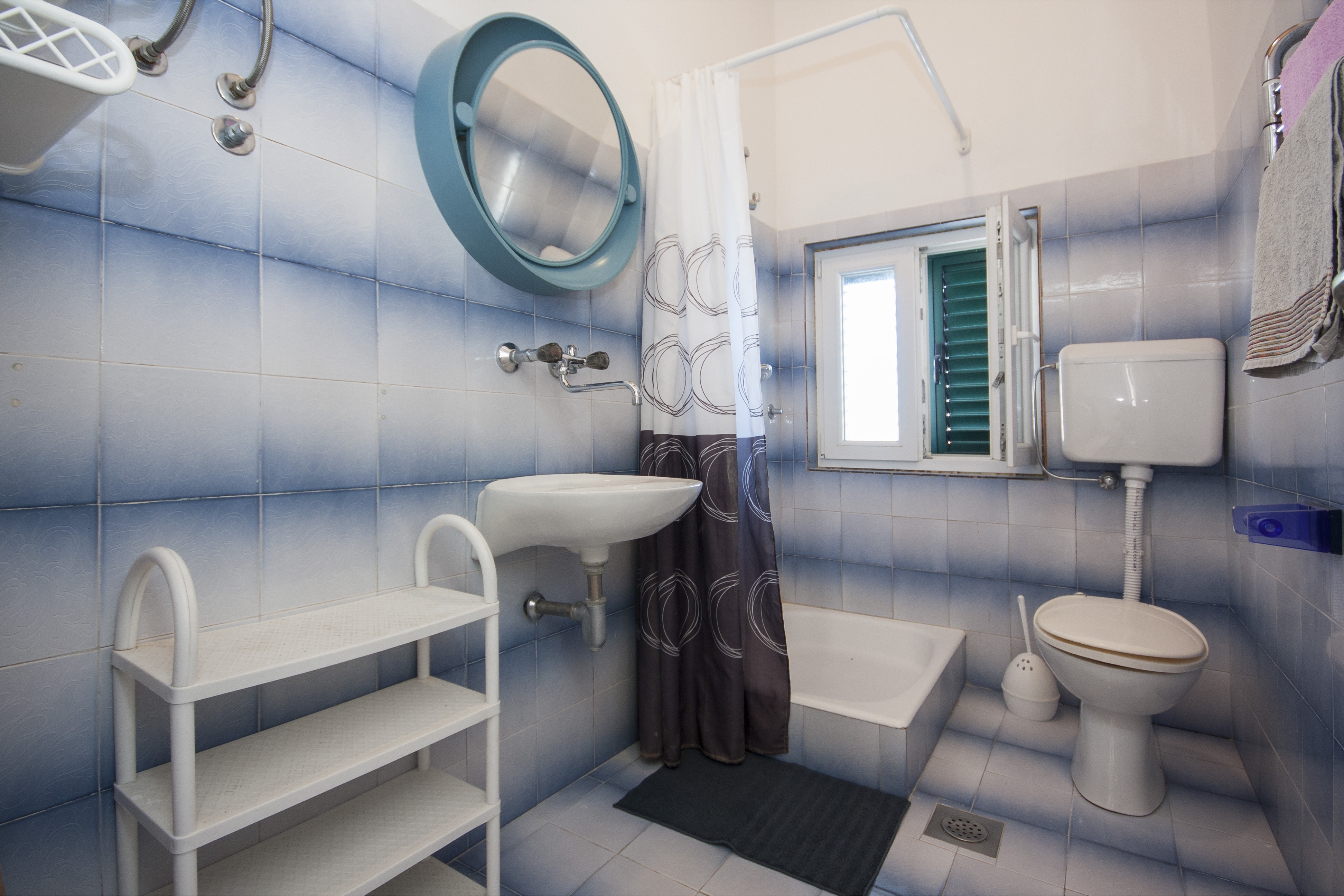 Four bedroom apartment with terrace and sea view Brodarica, Šibenik  A-b