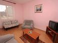 Living room Turanj, Living room in the apartment, dostupna klima i dopusteni kucni ljubimci.