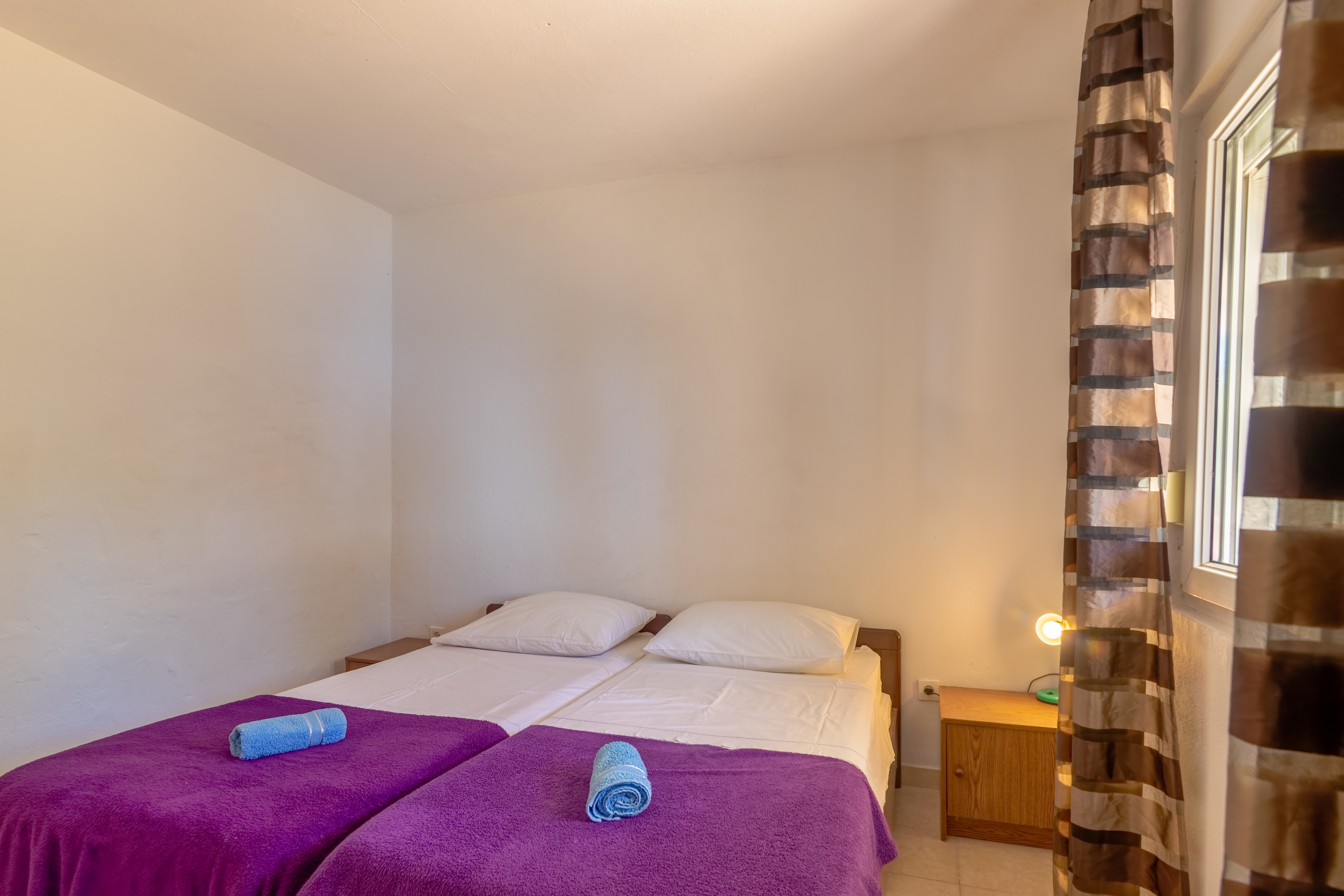 Four bedroom apartment near beach Cove Torac, Hvar  A-a