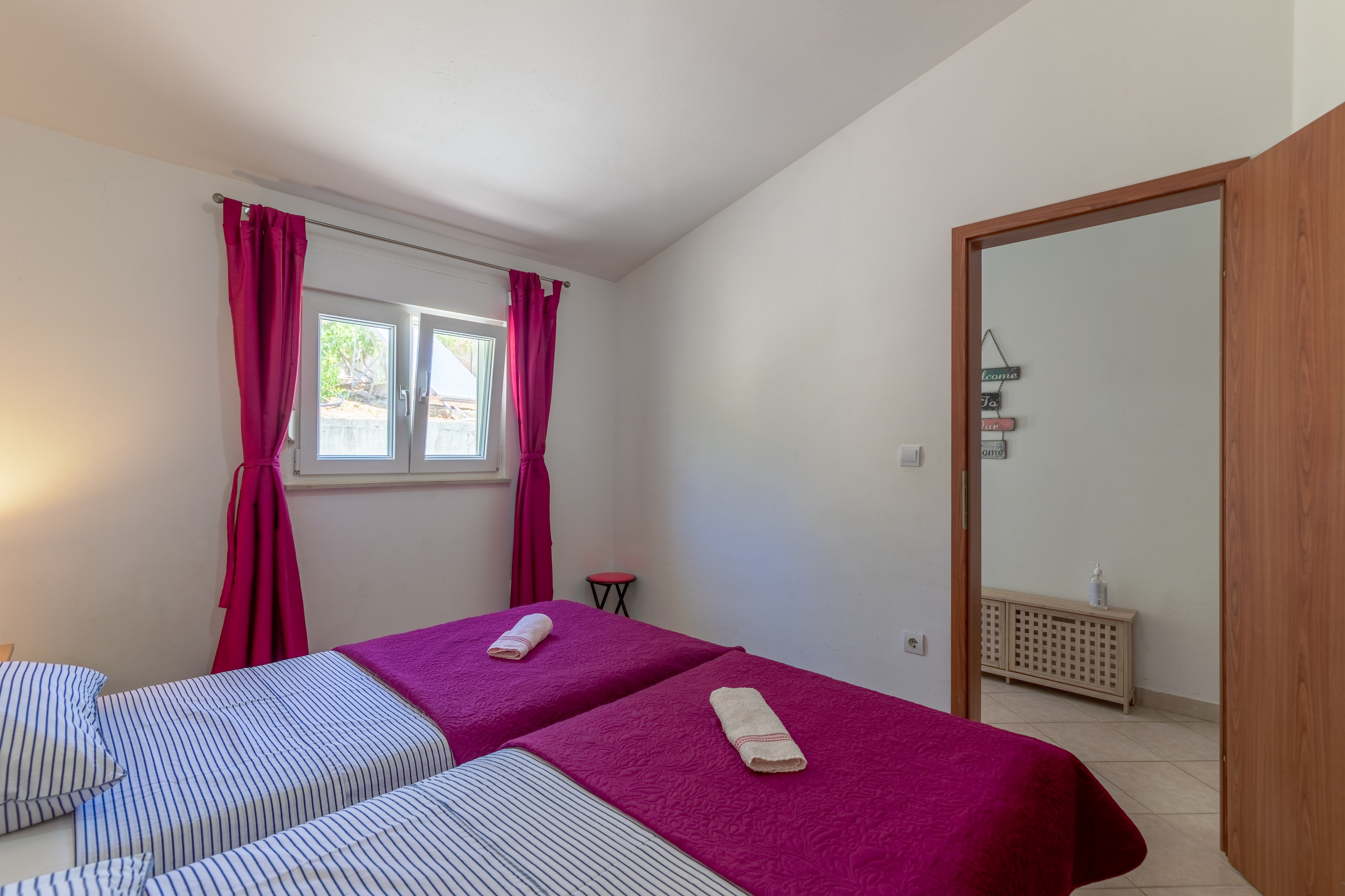 Two bedroom apartment near beach Cove Torac, Hvar  A-b