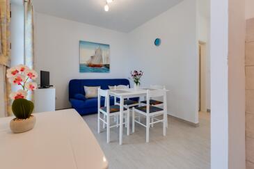 Kožino, Living room in the apartment, air condition available, (pet friendly) and WiFi.