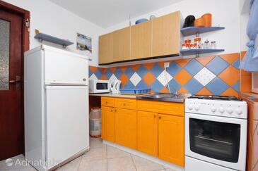 Bibinje, Kitchen in the apartment, (pet friendly) and WiFi.