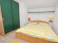 Bibinje, Bedroom in the apartment, air condition available and WiFi.