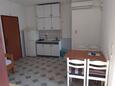 Bibinje, Sala da pranzo nell'alloggi del tipo studio-apartment, condizionatore disponibile e WiFi.