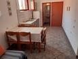 Bibinje, Dining room in the studio-apartment, WiFi.