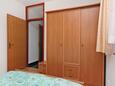 Ražanac, Bedroom in the apartment, (pet friendly) and WiFi.