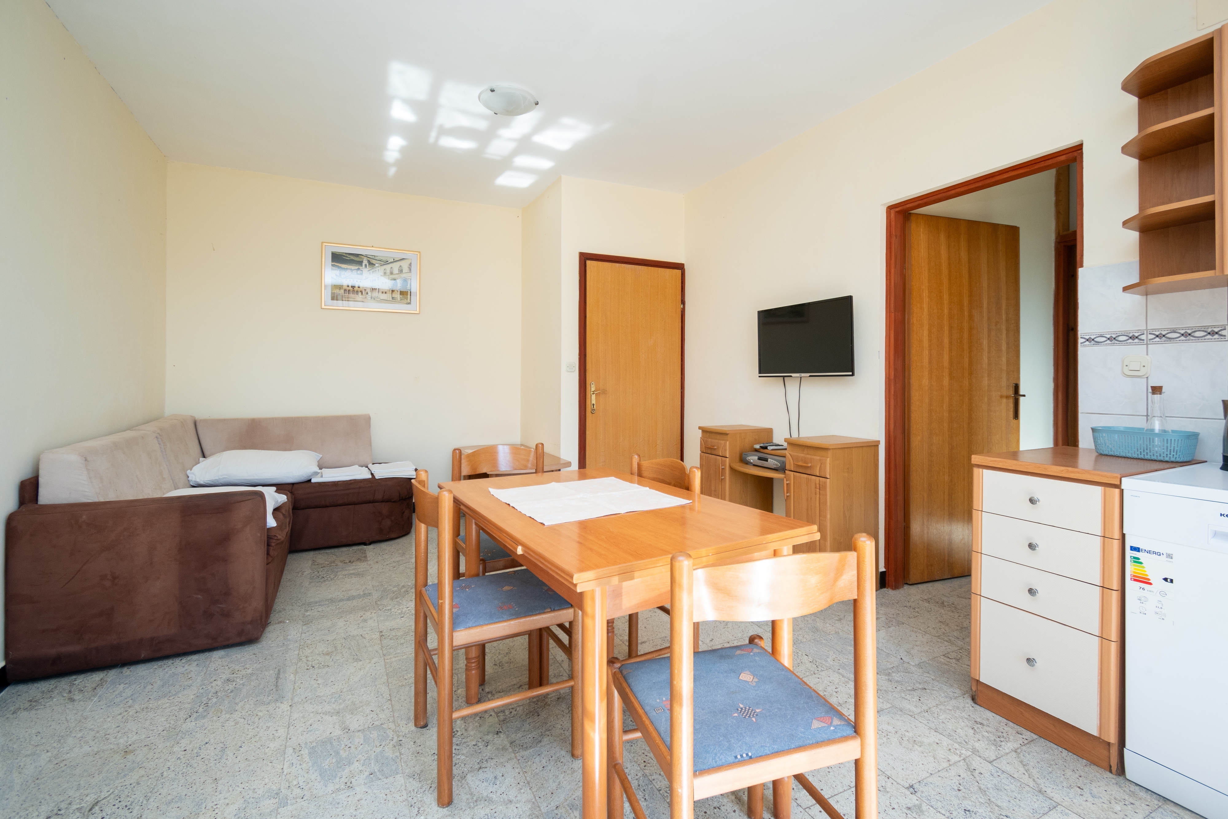 One bedroom apartment near beach Ražanac, Zadar (A-5766-d) One bedroom apartment near beach Ražanac, Zadar (A-5766-d)
