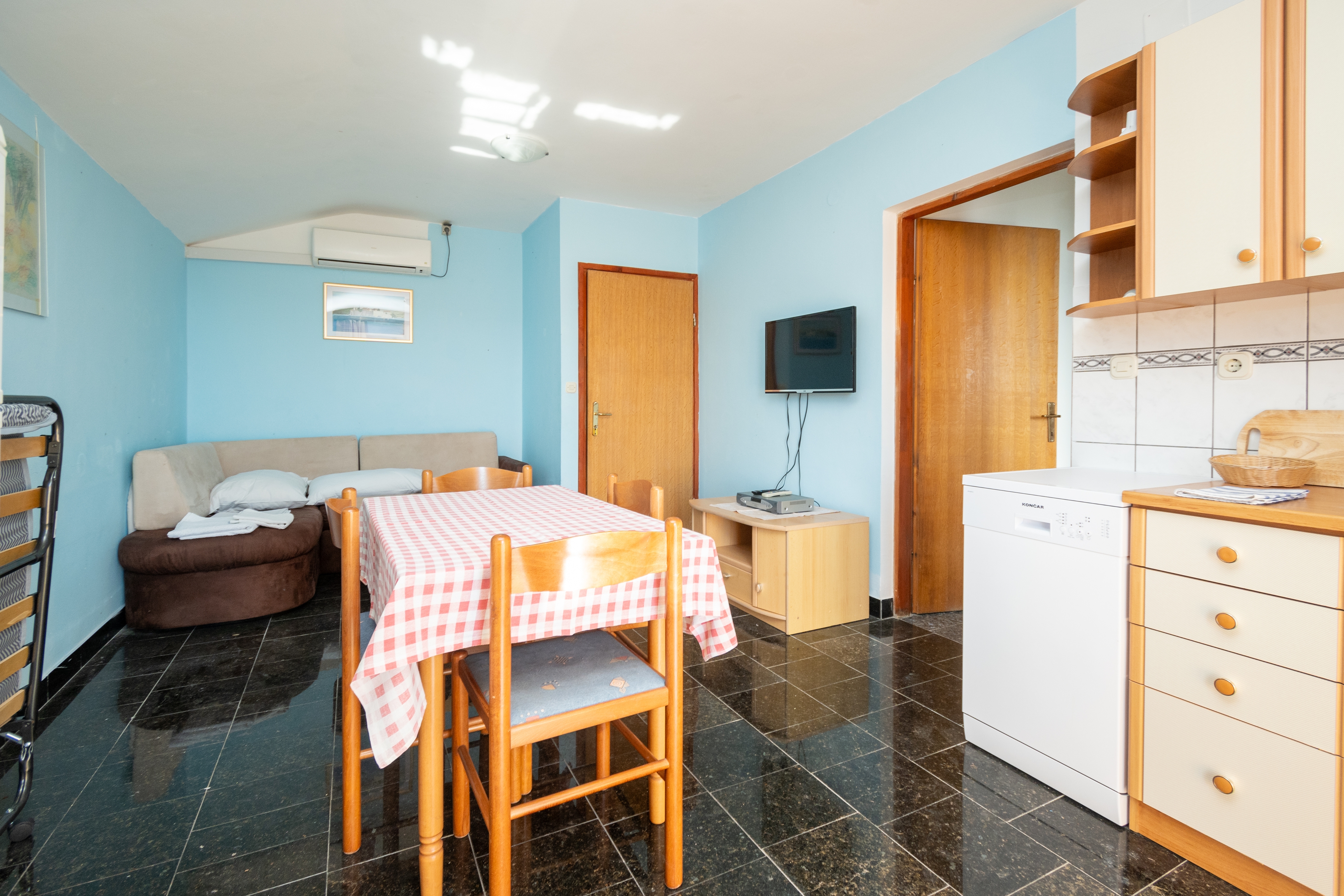 One bedroom apartment near beach Ražanac, Zadar (A-5766-e) One bedroom apartment near beach Ražanac, Zadar (A-5766-e)