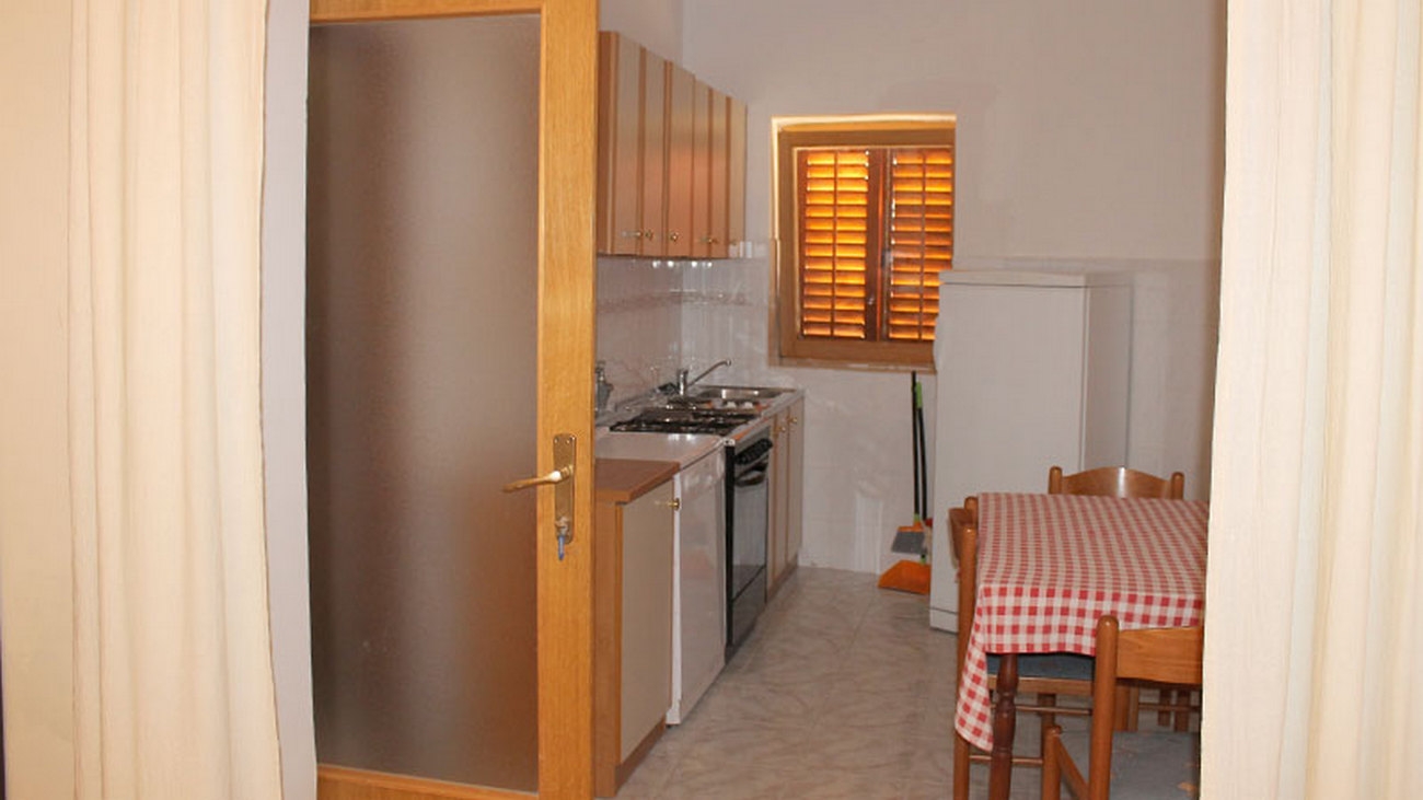 Two bedroom apartment near beach Ražanac, Zadar (A-5766-f)