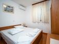 Ložnice 2 Ražanac, Ložnice 2 v ubytování typu apartment, s klimatizací, domácí mazlíčci povoleni a WiFi.