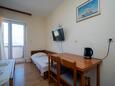 Ražanac, Comedor in the studio-apartment, (pet friendly) y WiFi.