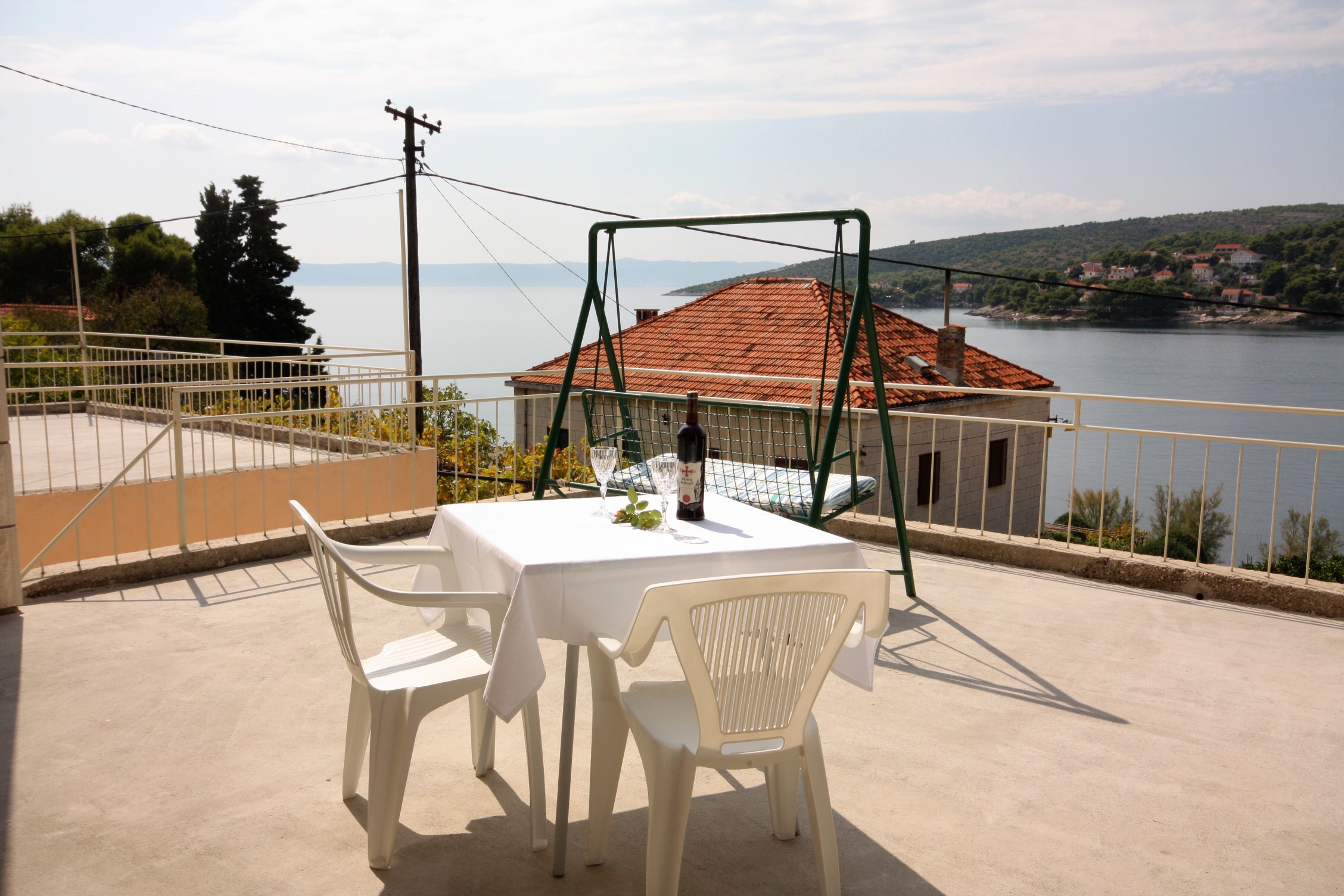 Three bedroom apartment near beach Sumartin, Brač  A-a