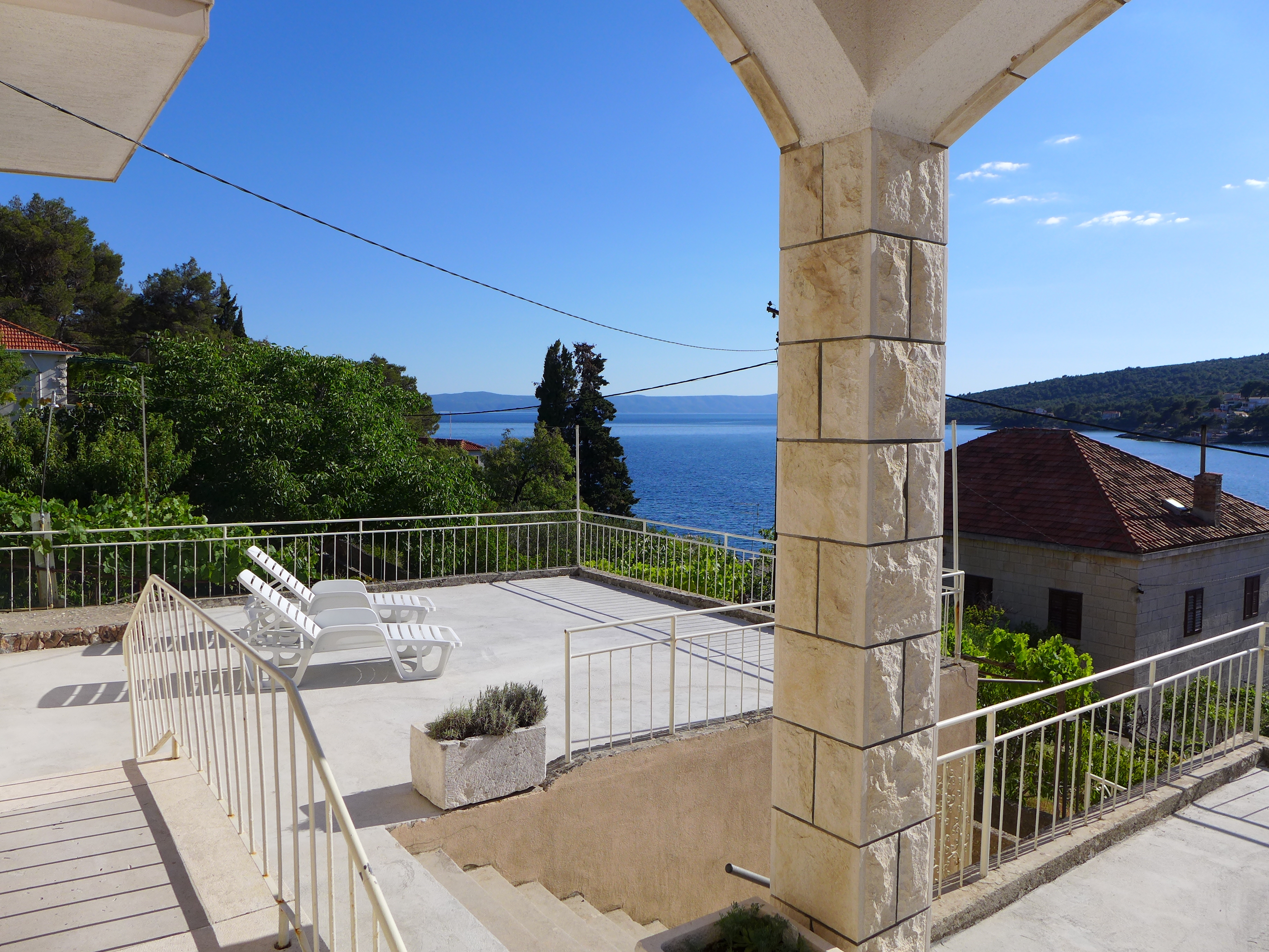 Three bedroom apartment near beach Sumartin, Brač (A-5771-a) Three bedroom apartment near beach Sumartin, Brač (A-5771-a)