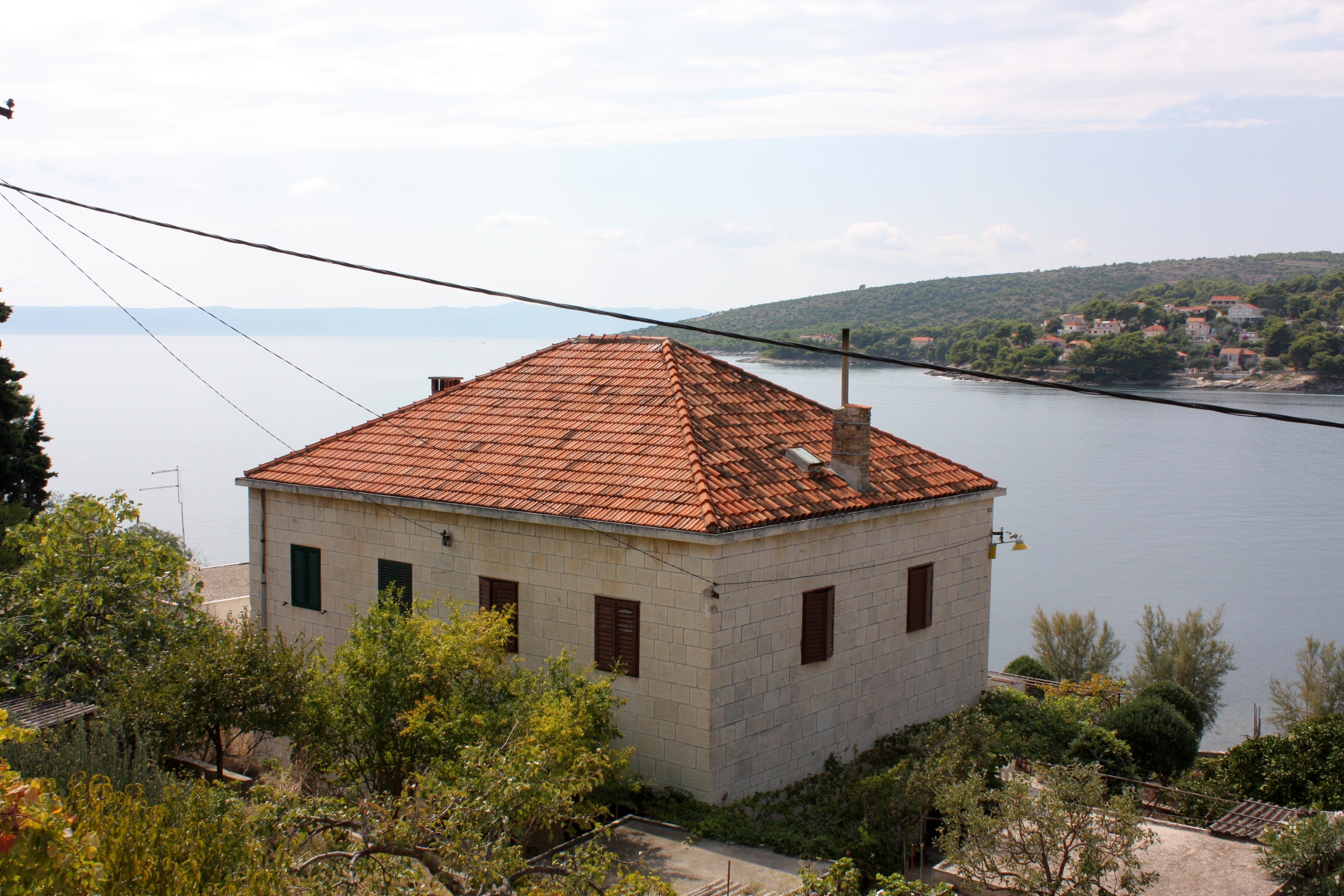 Three bedroom apartment near beach Sumartin, Brač  A-a