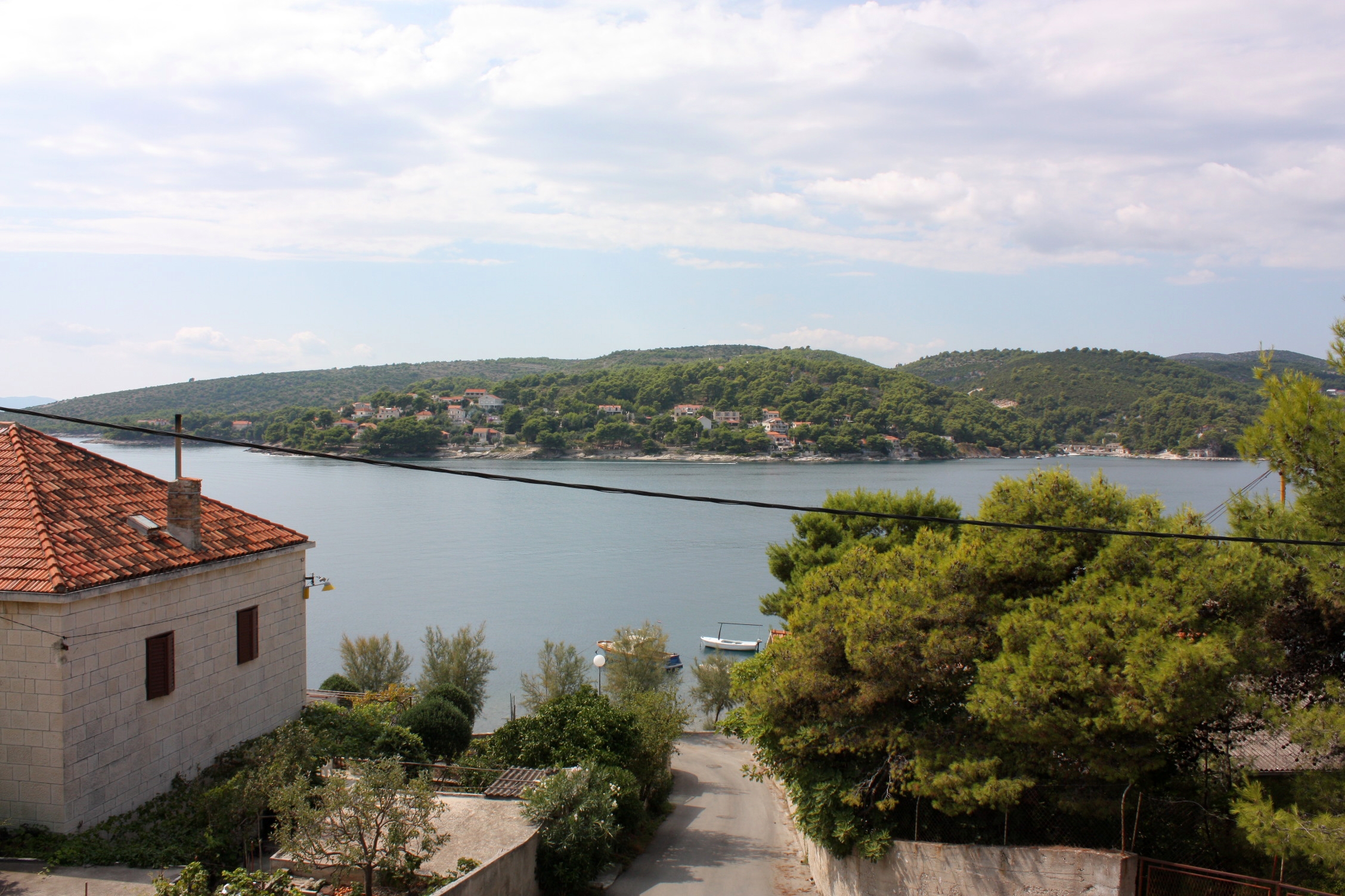 Three bedroom apartment near beach Sumartin, Brač  A-a