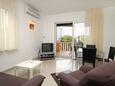 Zadar - Diklo, Sala de estar in the apartment, air condition available y WiFi.