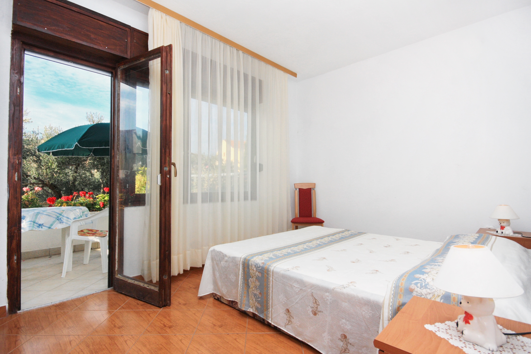 Jednosobni apartman s terasom i pogledom na more Sukošan, Zadar  A-d
