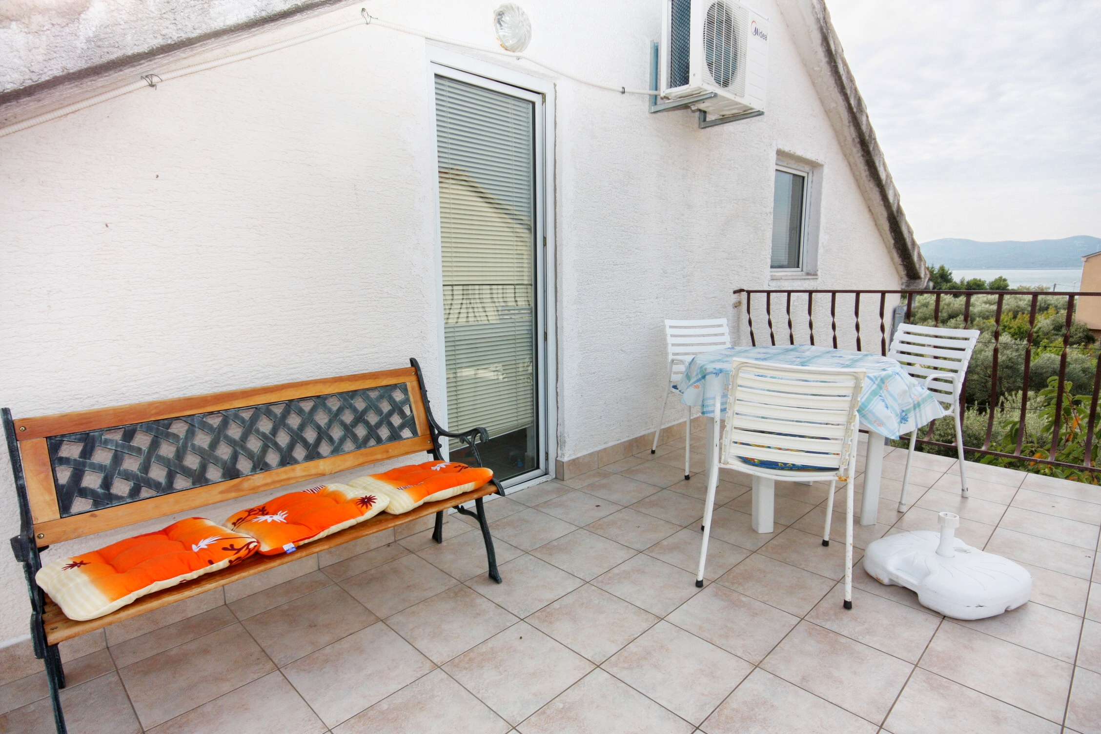 One bedroom apartment with terrace and sea view Sukošan, Zadar (A-5777-d)