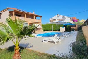 Family friendly house with a swimming pool Bibinje, Zadar - 5778