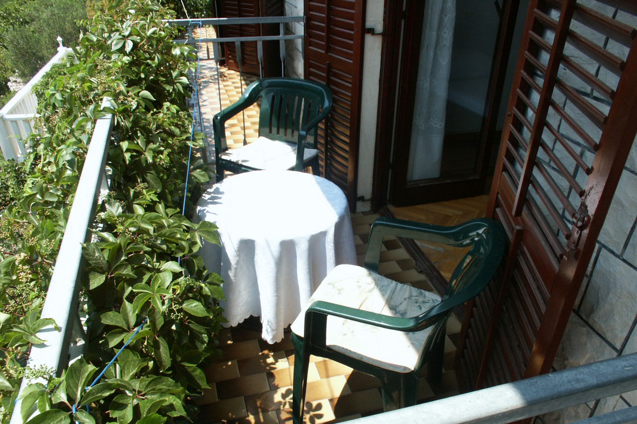 Four-bedroom apartment near beach Sućuraj (Hvar) (A-578-a)