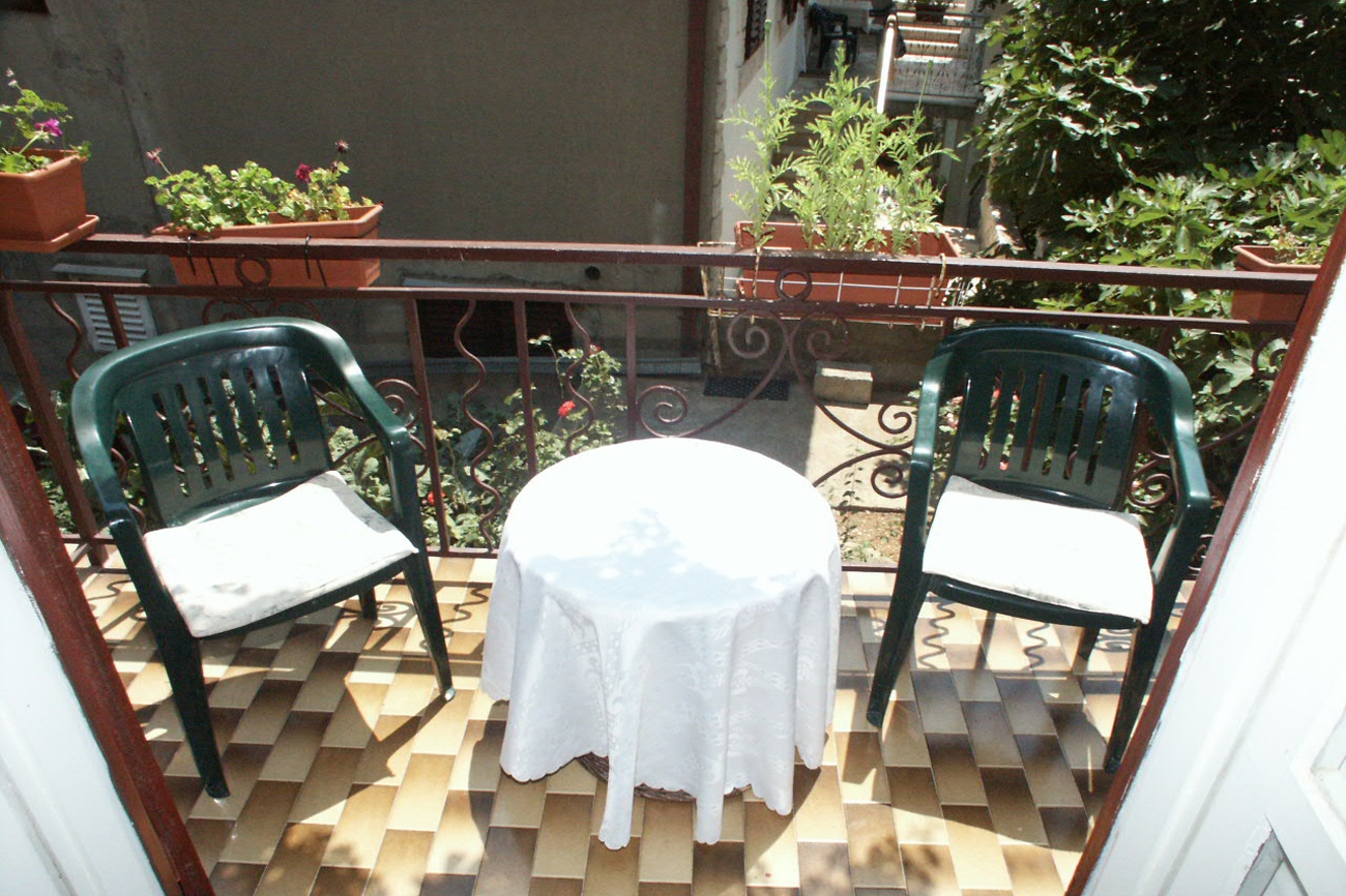 Four bedroom apartment near beach Sućuraj, Hvar  A-b