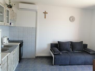 Bibinje, Living room in the apartment, air condition available and WiFi.