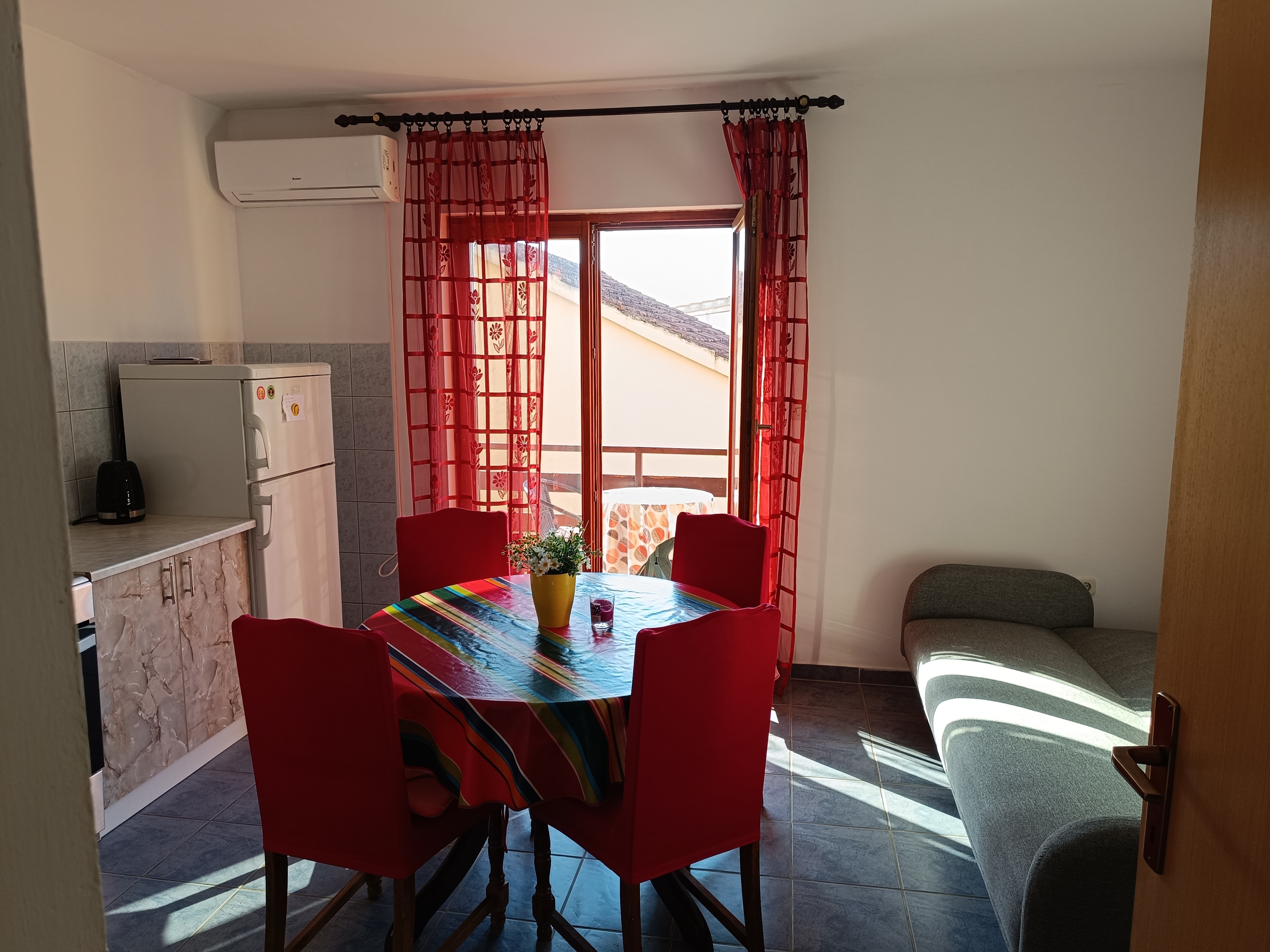 One bedroom apartment near beach Bibinje, Zadar (A-5780-c)