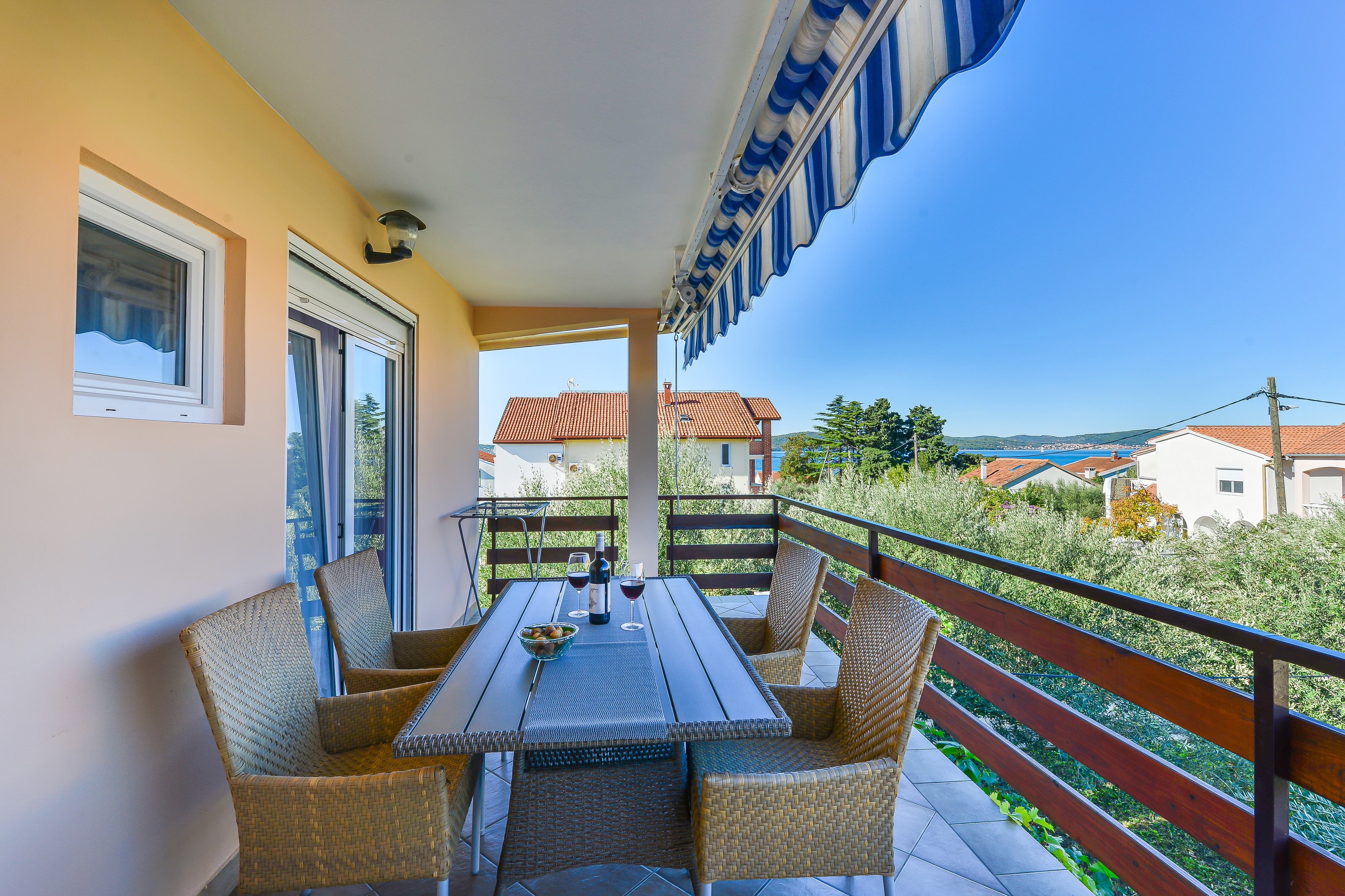 One bedroom apartment with balcony and sea view Bibinje, Zadar  A-b