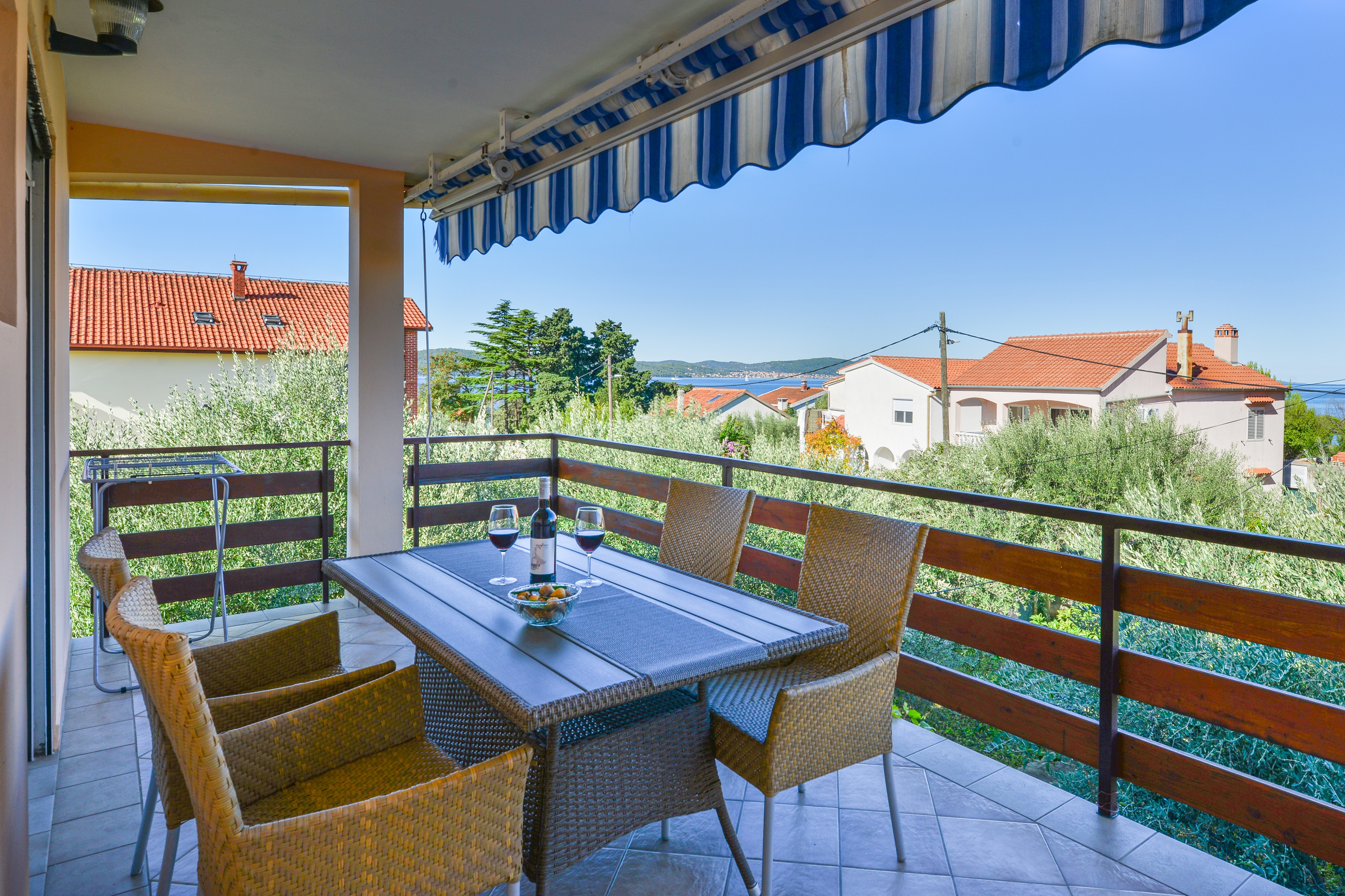 One bedroom apartment with balcony and sea view Bibinje, Zadar  A-b
