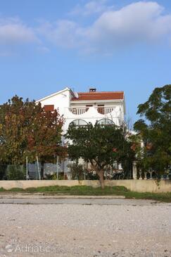 Bibinje, Zadar, Szálláshely 5792 - Apartmanok a tenger közelében kavicsos stranddal.