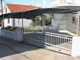 Zadar - Diklo, Zadar, Parking lot 5794 - Apartments near sea with pebble beach.