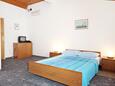Schlafzimmer Vrsi - Mulo, Schlafzimmer in folgender Unterkunftsart studio-apartment, Klimaanlage vorhanden und WiFi.
